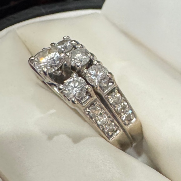 Elegant Diamond Wedding Set - Picture 16 of 16